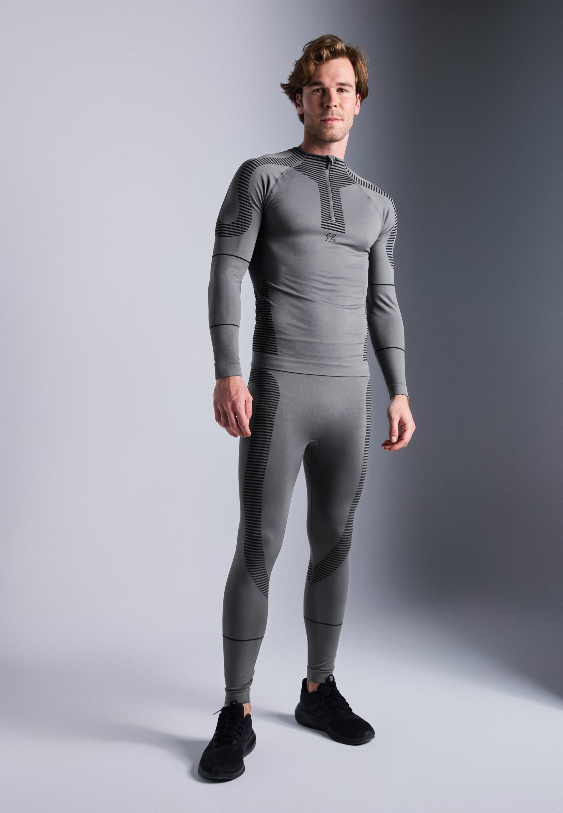 Pier One Sport THERMAL NAHTLOSES SPORTSET – TOP & LEGGINGS – Langärmliges Top – Dunkelgrau