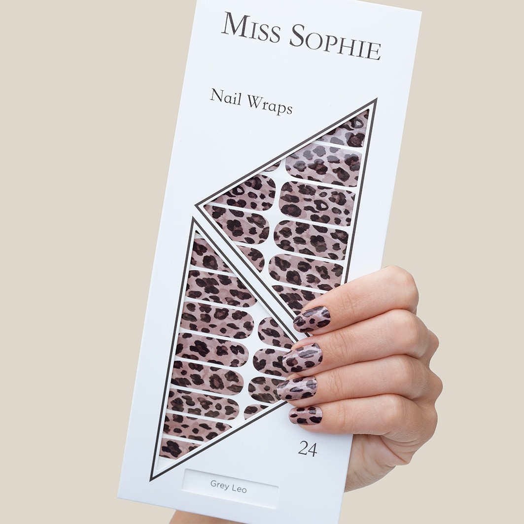 Dizajn nechtov Miss Sophie v sivom odtieni Leo - 1 kus