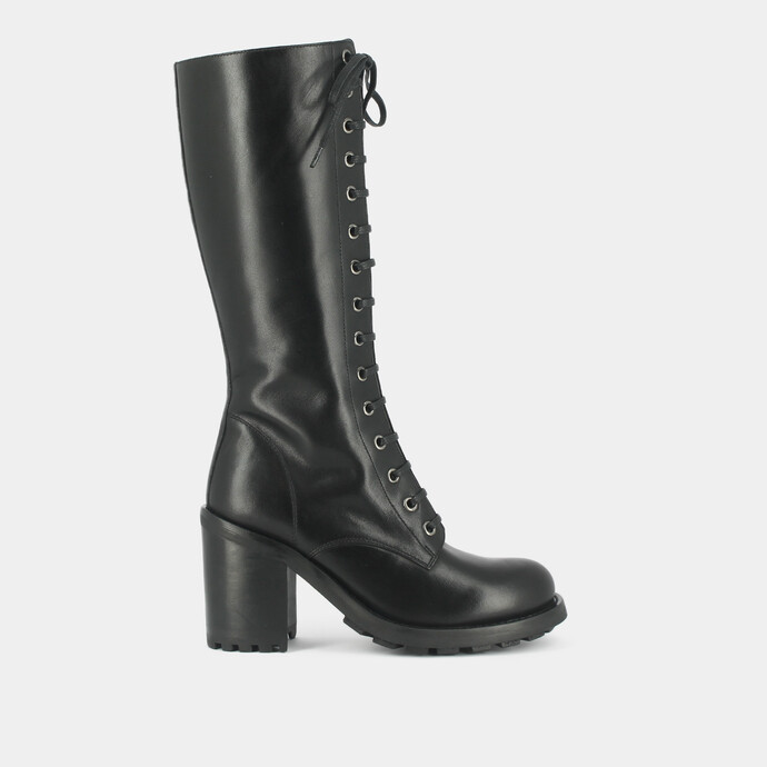 Bottes à talons et laçages  en cuir noir
