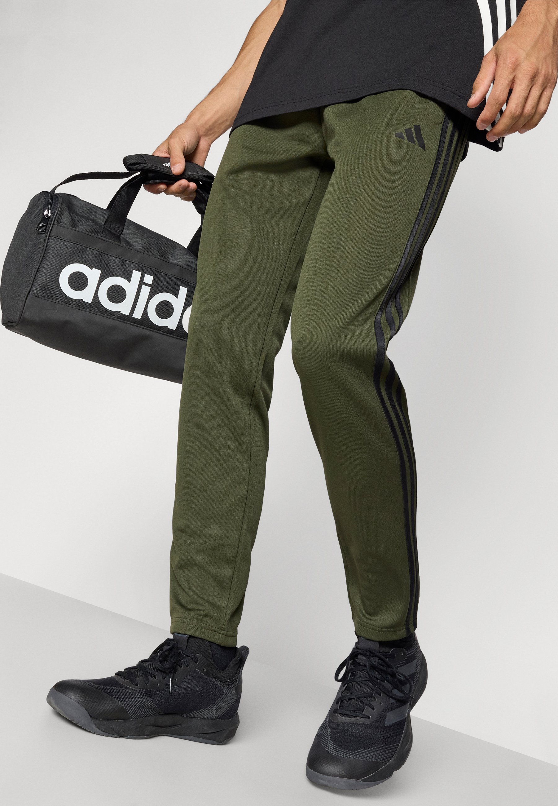 adidas Performance TRAIN ESSENTIALS 3-STRIPES - Teplákové nohavice - tmavomodrá/čierna
