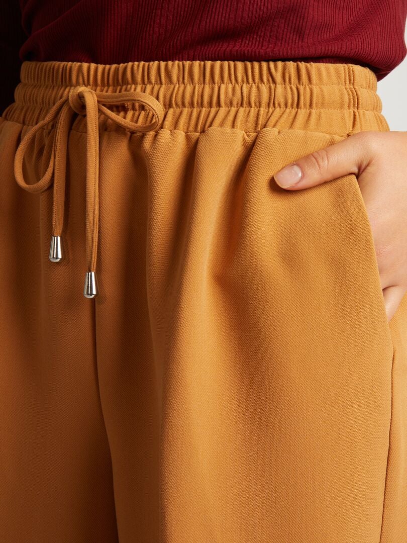Calça reta com amarração - MARROM