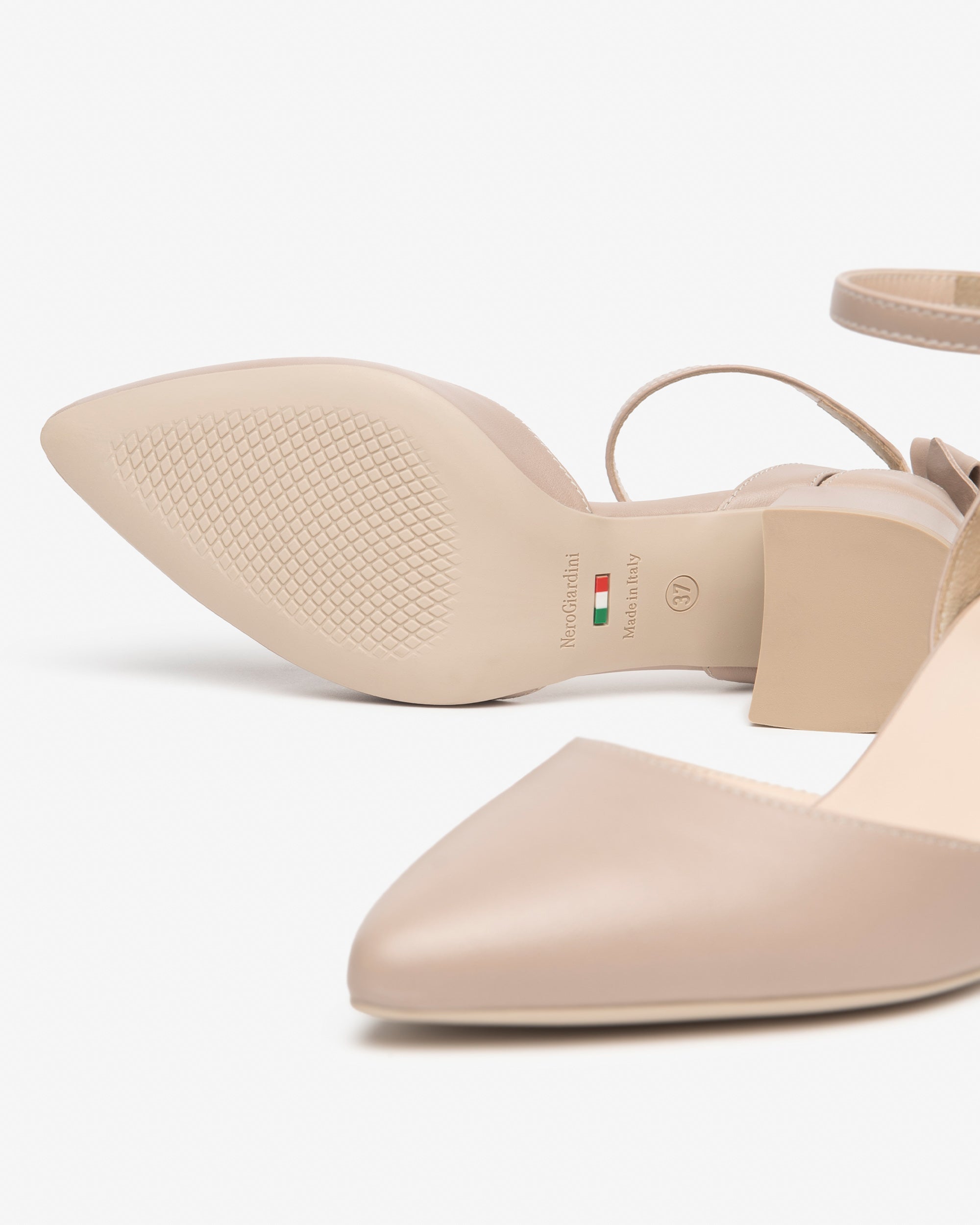  Damen-Pumps aus Leder