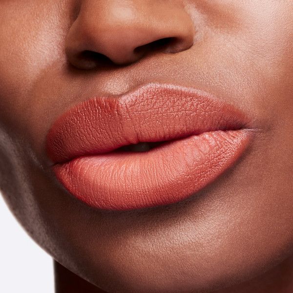 „Kiss It Twice Powder Kiss“ dviejų spalvų lūpų dažų rinkinys (982 „Marrakesh-mere“ ir 998 „Sorry not Sorry“) Prabangūs skysti lūpų dažai