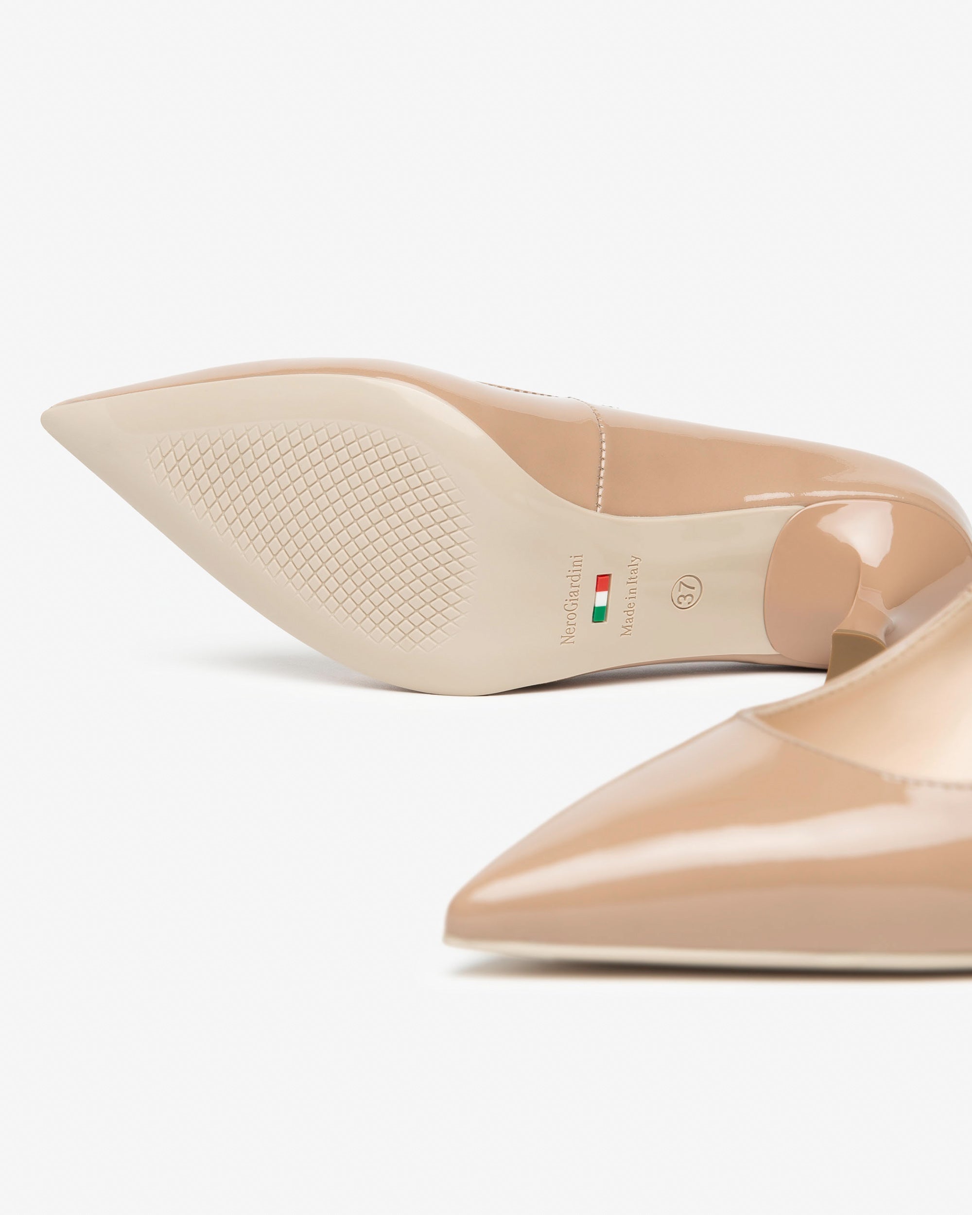  Damen-Pumps aus Lackleder