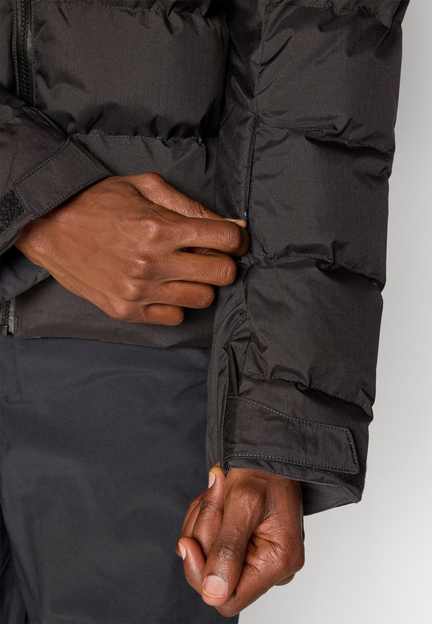 Helly Hansen KVITFJELL RACE PUFFY JACKET - Jaqueta de esqui - preto