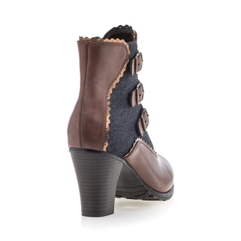 Braune Damenstiefel / Stiefeletten