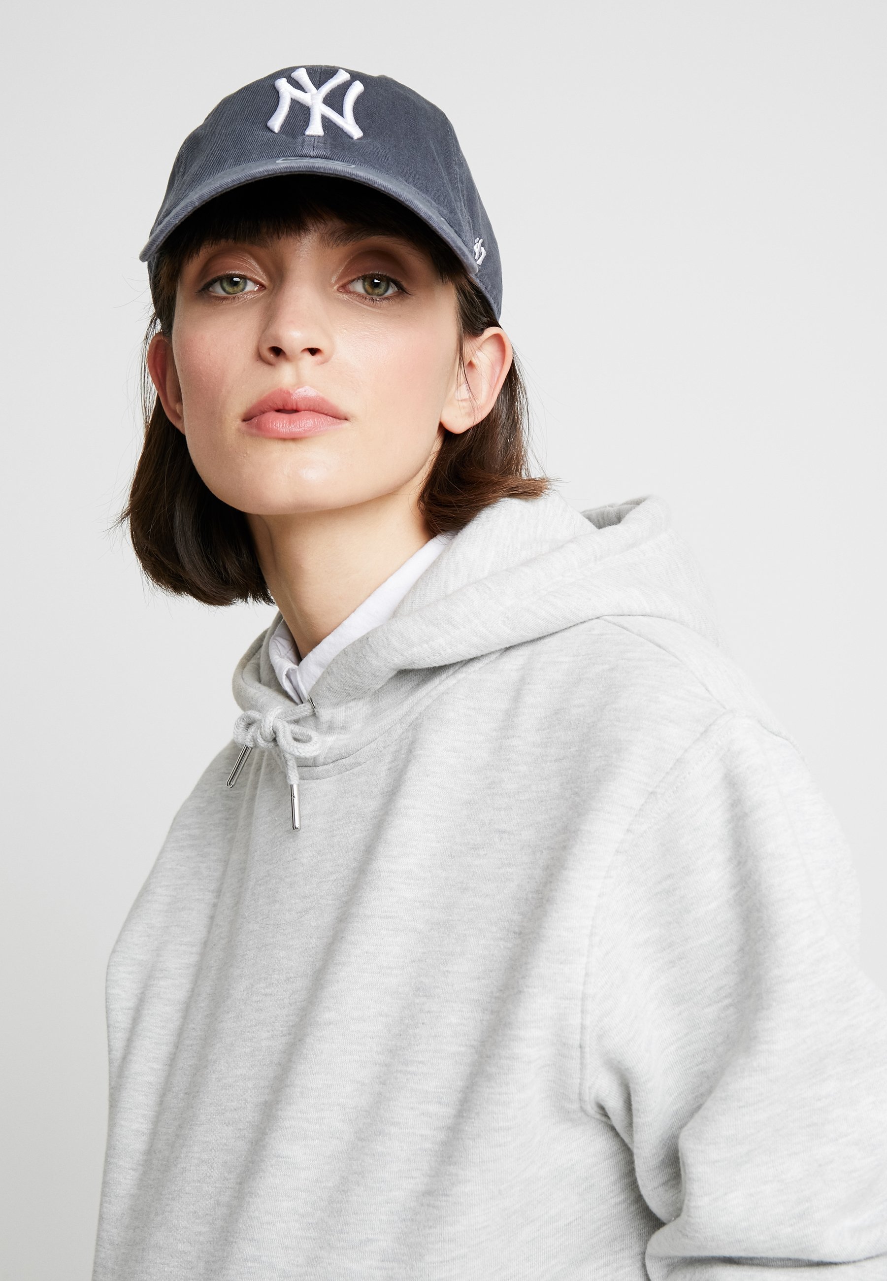 '47 Caps