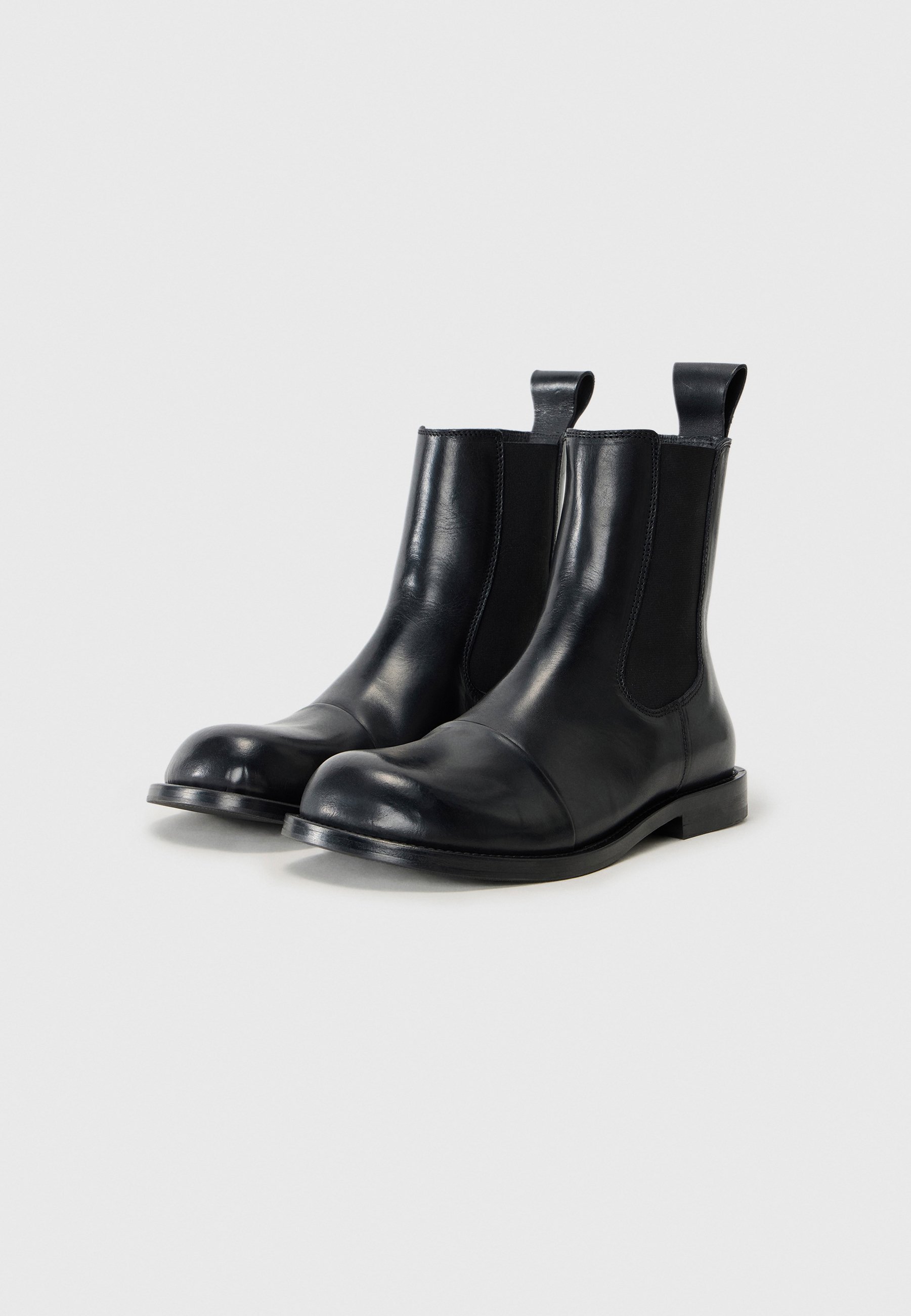 Botas de cano curto clássicas MOSCHINO - pretas