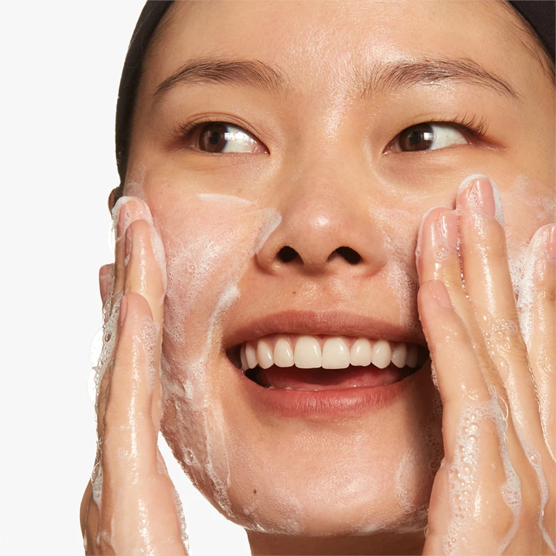 Clinique All About Clean™ 2-v-1 čistilni in piling gel