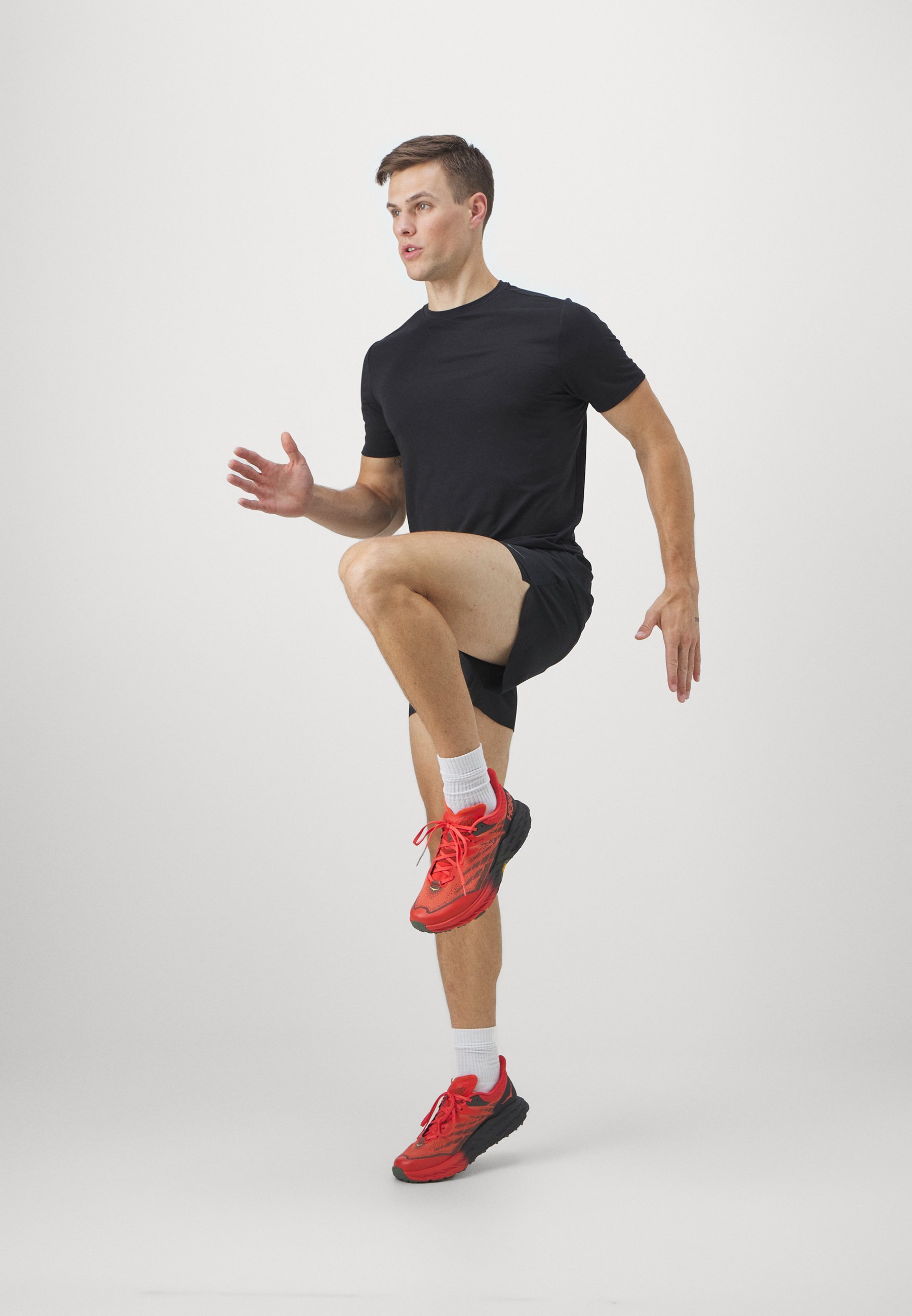 HOKA ESSENTIAL TEE - Sportovní tričko - black