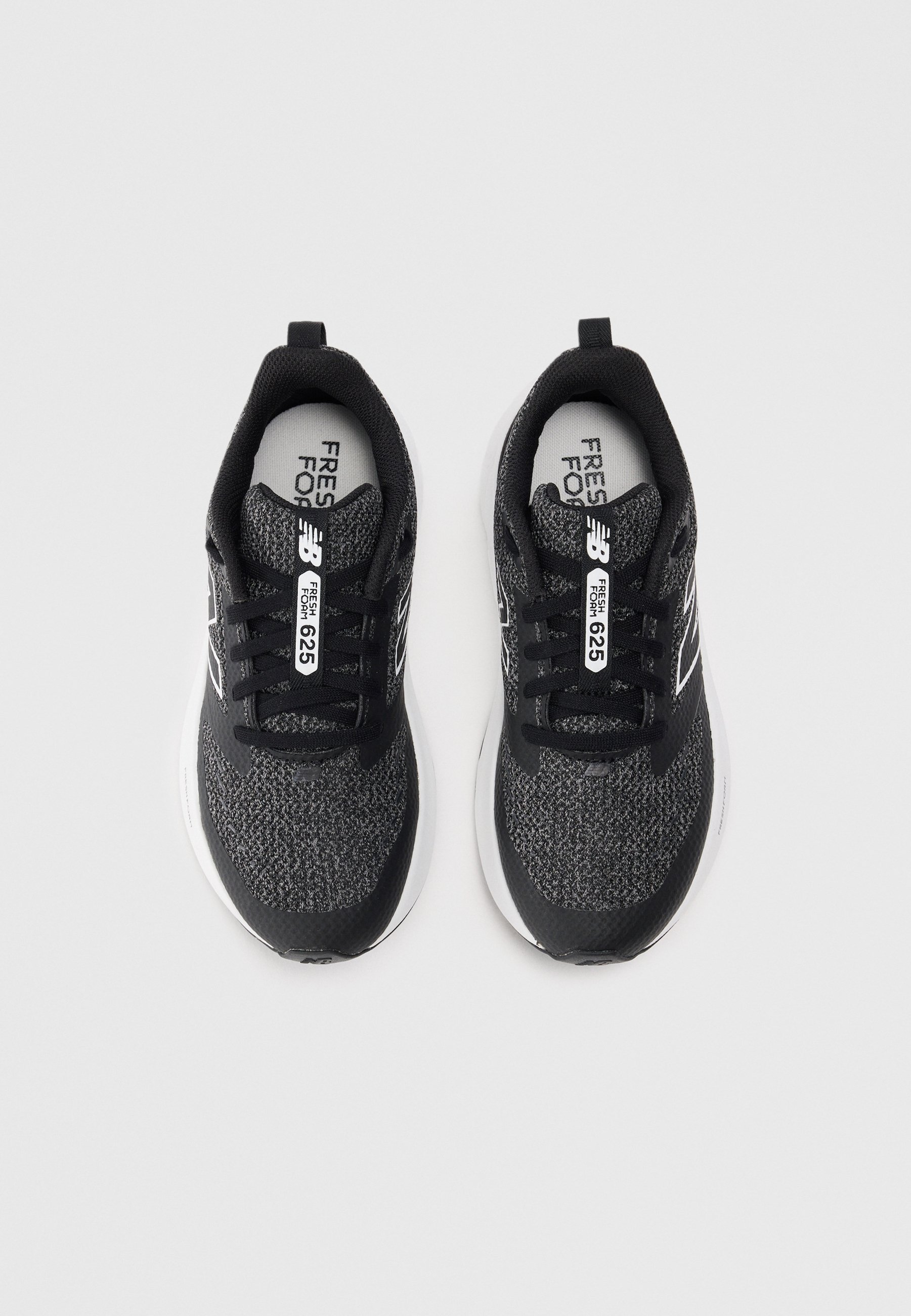 NEW BALANCE FRESH FOAM 625 UNISEX - Juoksukenkä/Matkajuoksukengät - black/whiteNew Balance