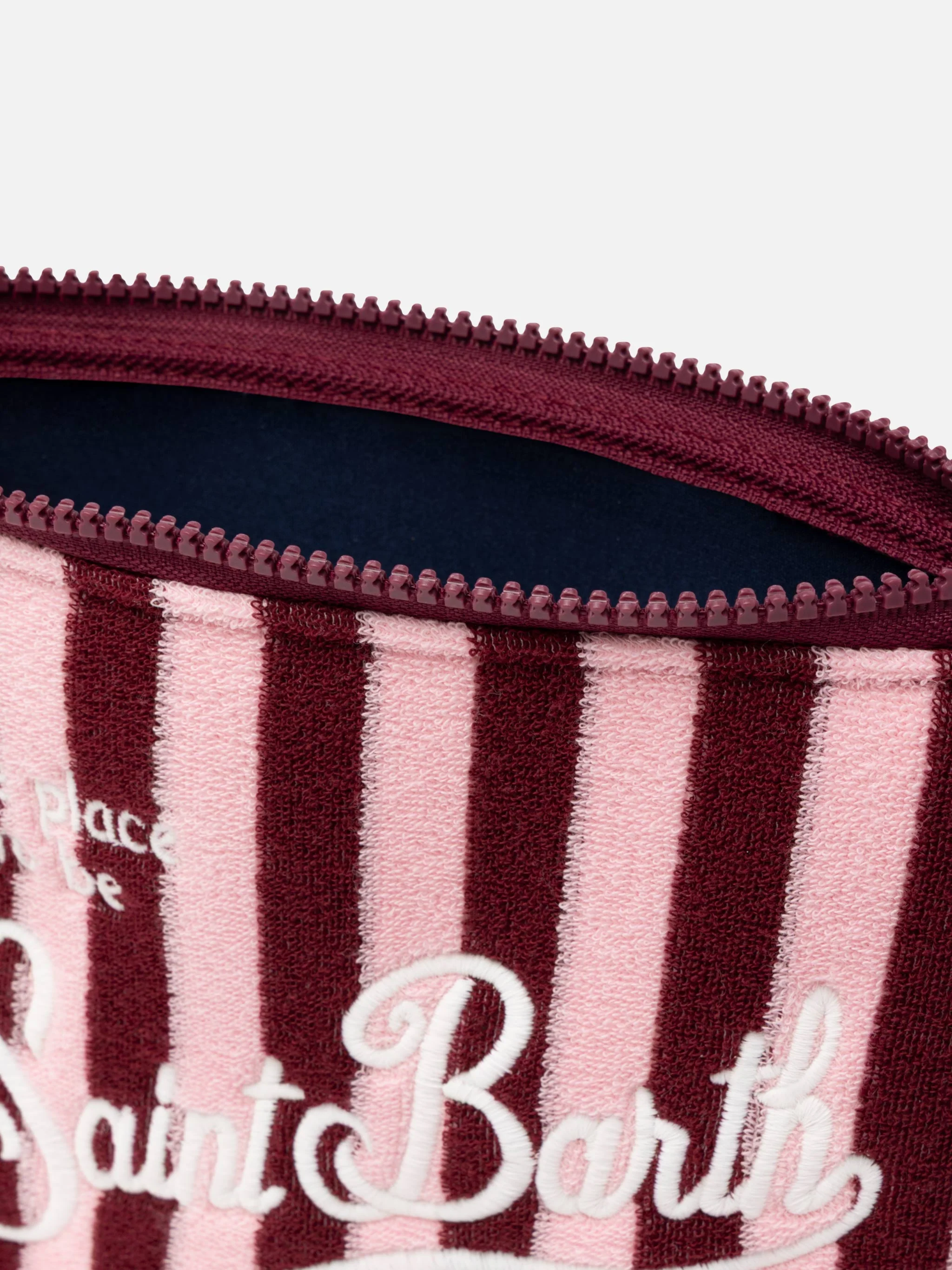 Aline frotté clutch med stribet mønster