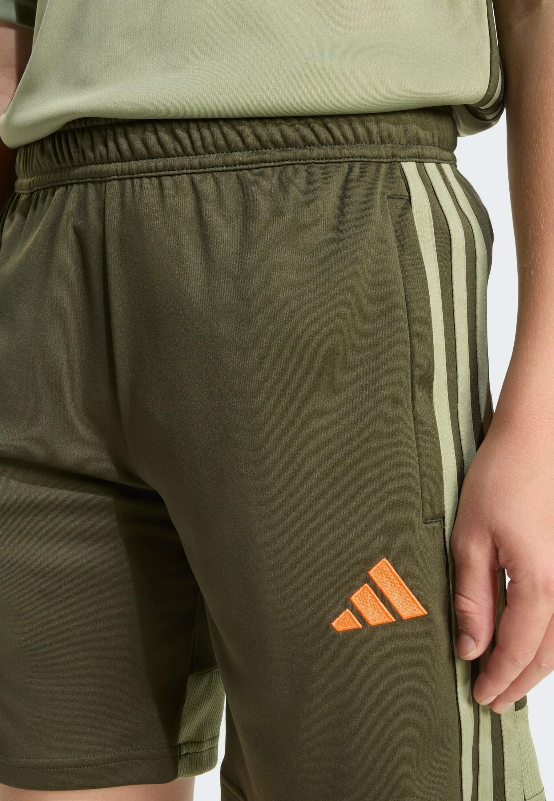 adidas Performance -urheilushortsit - yöcargo-teltta, vihreä, iskunvaimennusoranssi