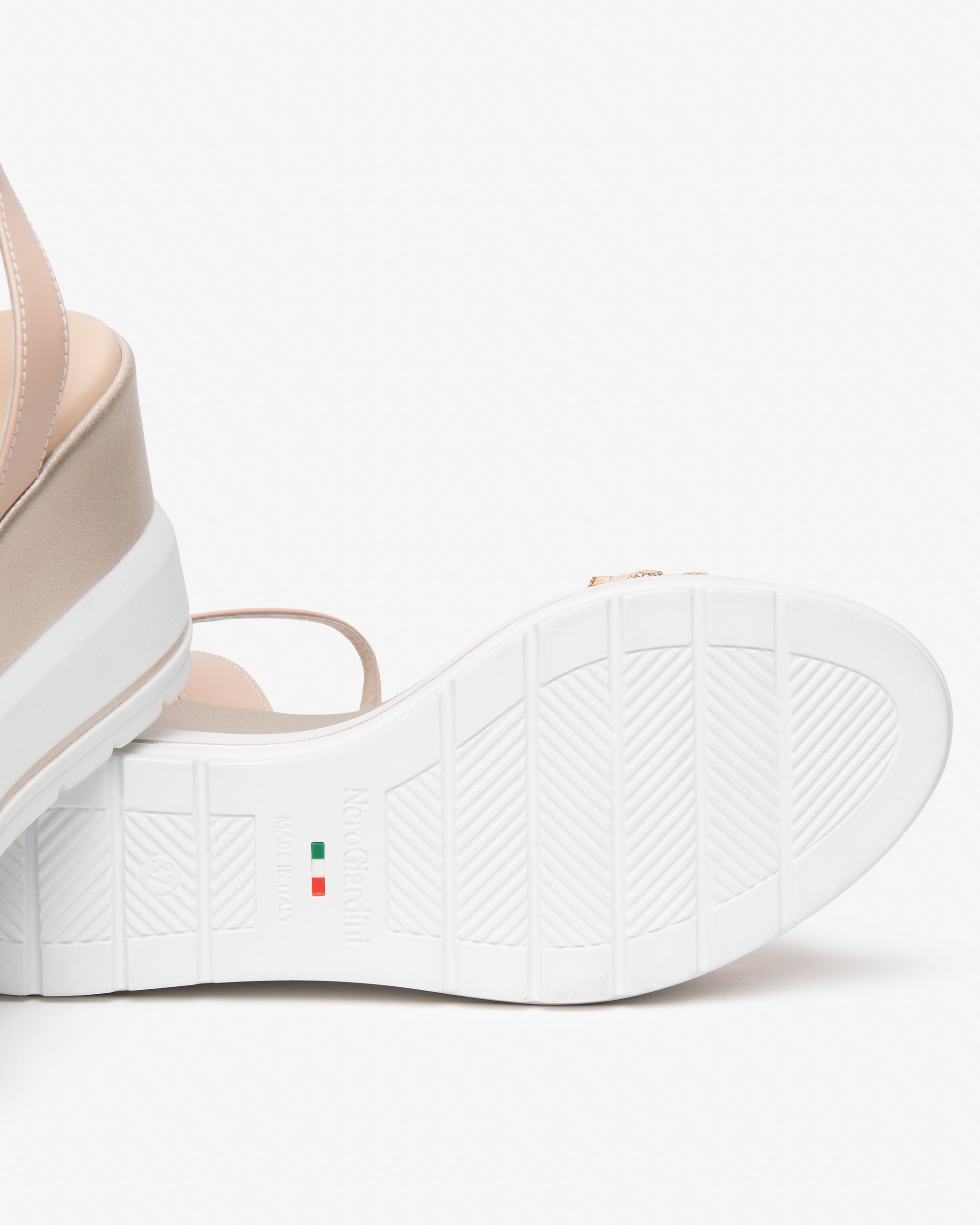  Damen-Sandalen aus Leder und Stoff