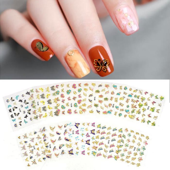 Lot de 24 feuilles d'autocollants 3D papillons pour nail art, à utiliser comme accessoires et décoration pour vos ongles.