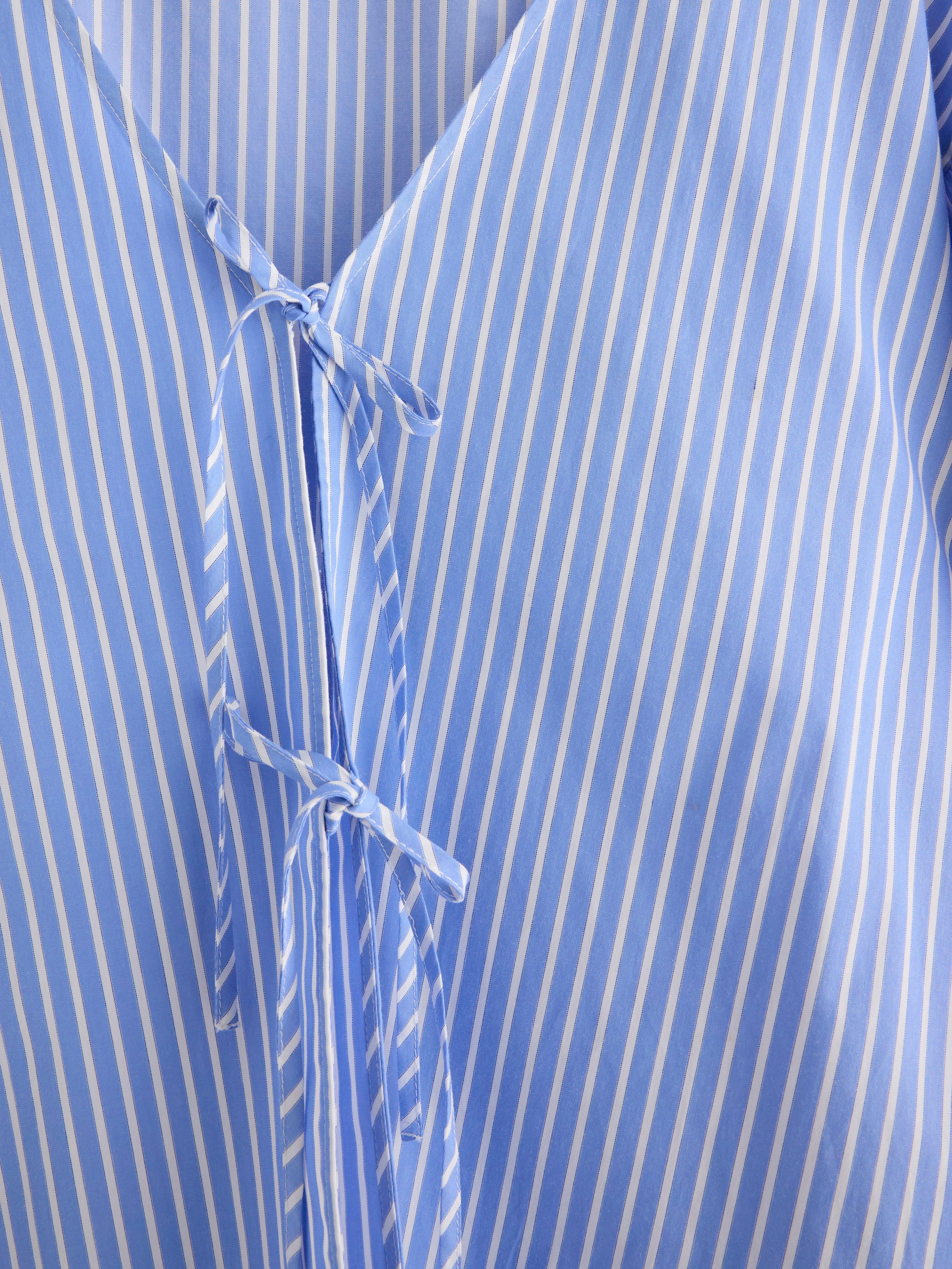 Blusa azul de manga larga