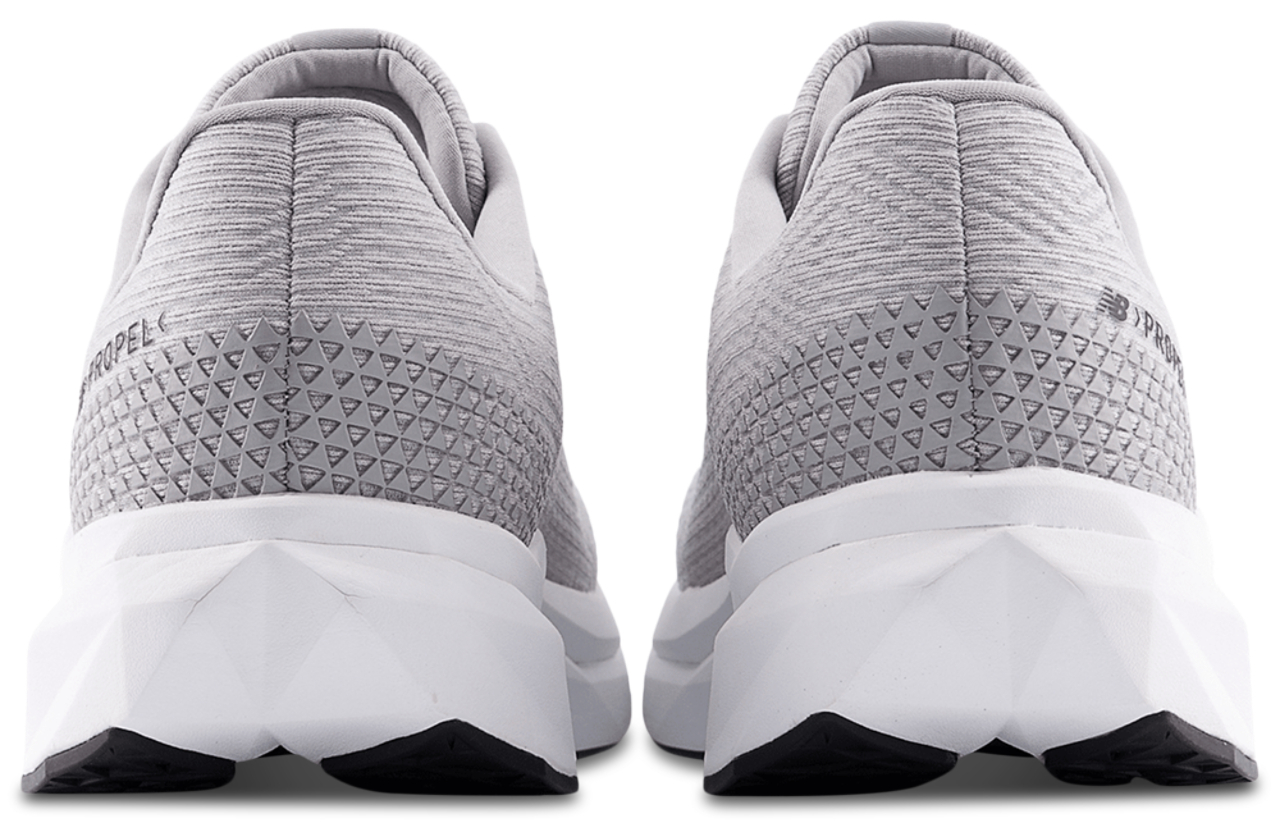 „New Balance Fuelcell Propelv5“