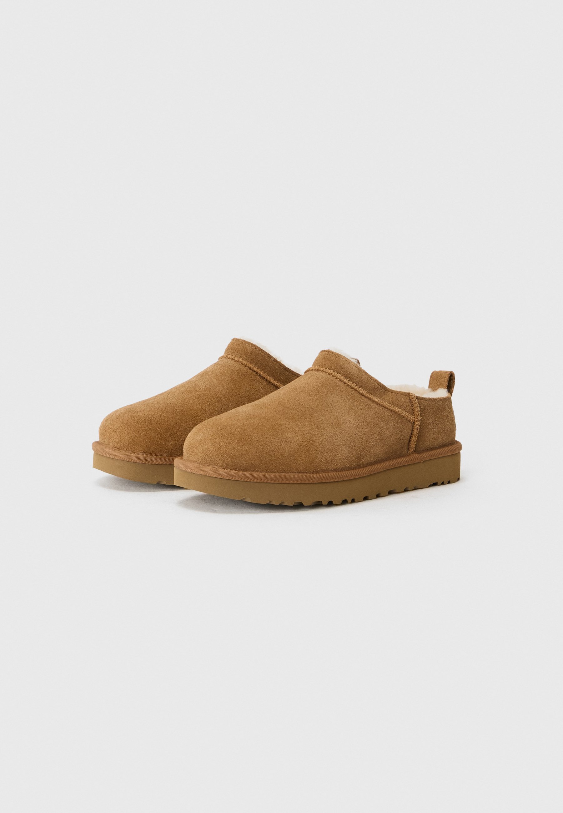 UGG CLASSIC MICRO UNISEX - Slippers - kastanjebruin