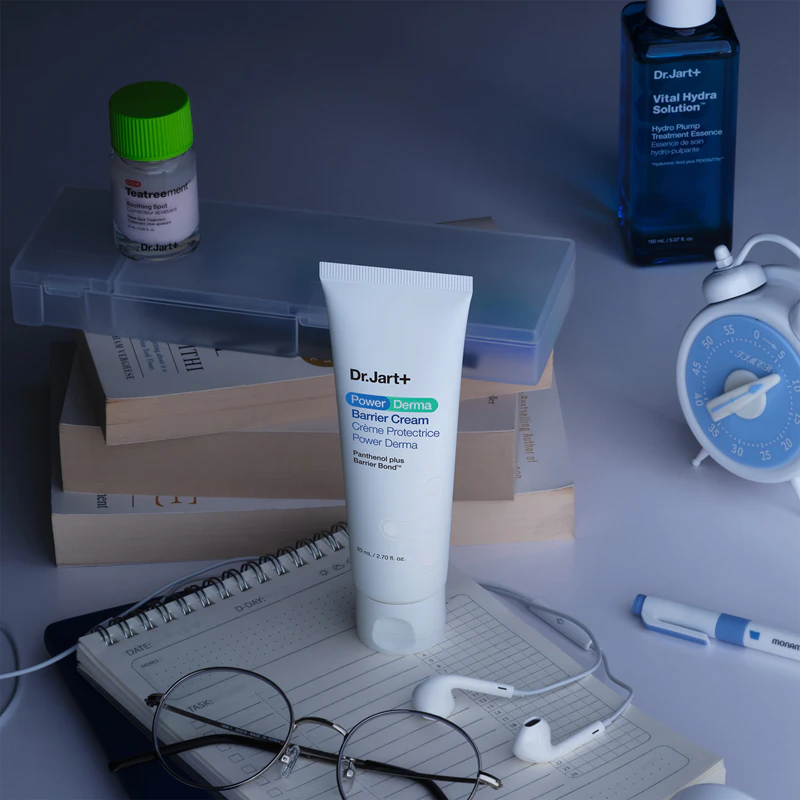 Dr. Jart+ Power Derma Barrier Cream je ľahký krém na tvár, ktorý posilňuje kožnú bariéru.