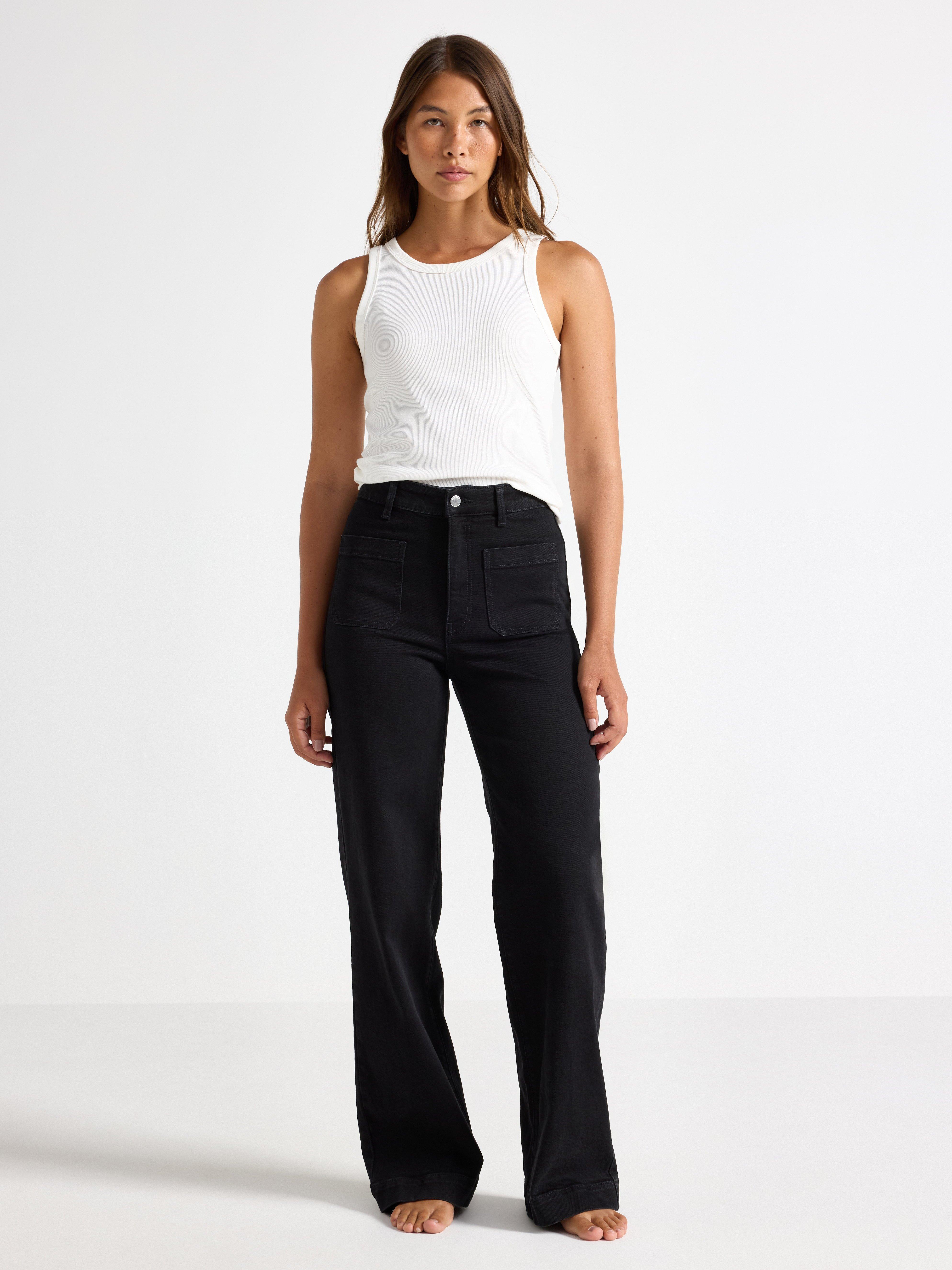 BREDE jeans med høy midje og lett stretch i svart denim