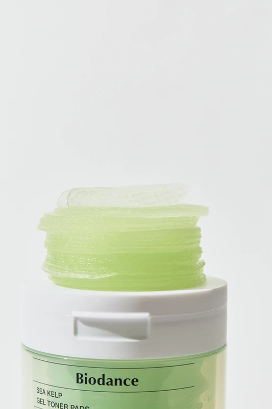 Biodance Sea Kelp Gel Toner Pads ir nomierinoši, tonizējoši sejas spilventiņi.