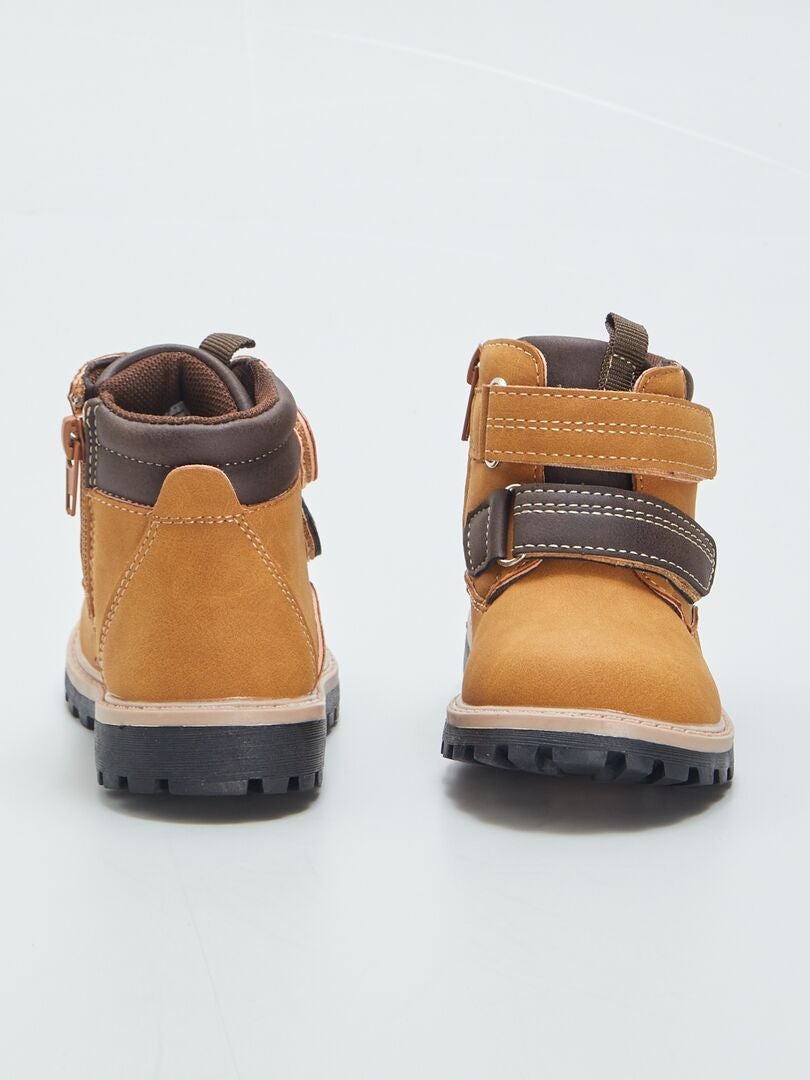 Botas de cano curto estilo montanhismo com fecho de velcro - MARROM