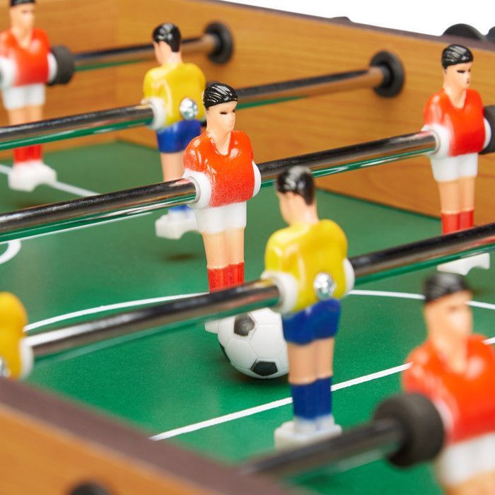 Mesa de futbolín Relaxdays Mini para niños y adultos, juego de fútbol de viaje, 69 x 37 cm, verde-marrón