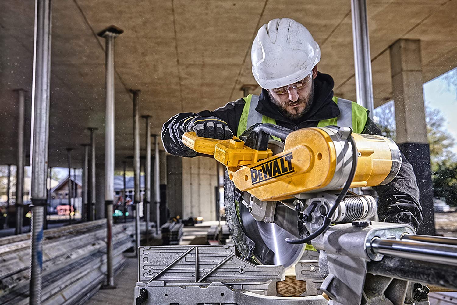 DEWALT DWS780 12-tommers dobbeltfaset gjærsag (DWS780), svart