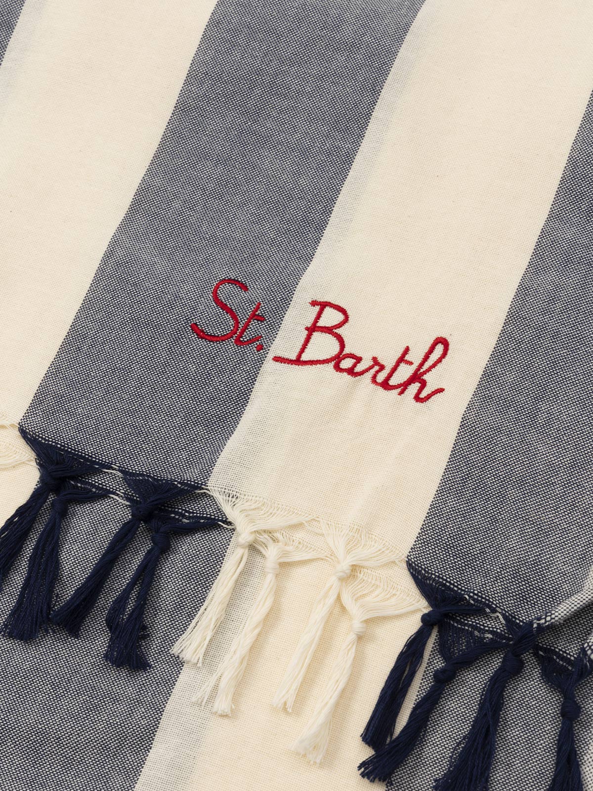 Fouta Light Baumwollhandtuch | Marineblau gestreift | Exklusive St. Barth Logo-Stickerei | Fransen am Saum | 100 % Baumwolle | 100 x 200 cm | MC2 Saint Barth