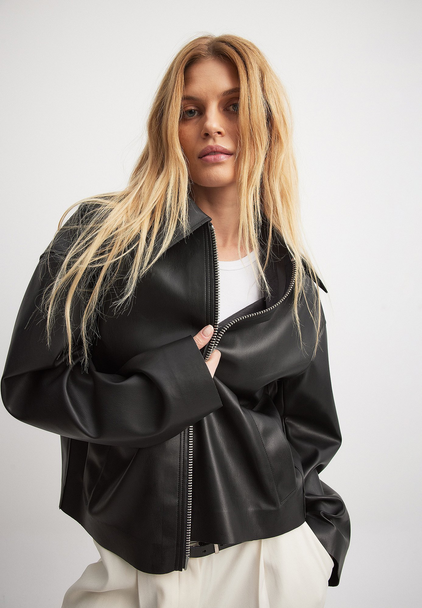 Veste en similicuir NA-KD - noire