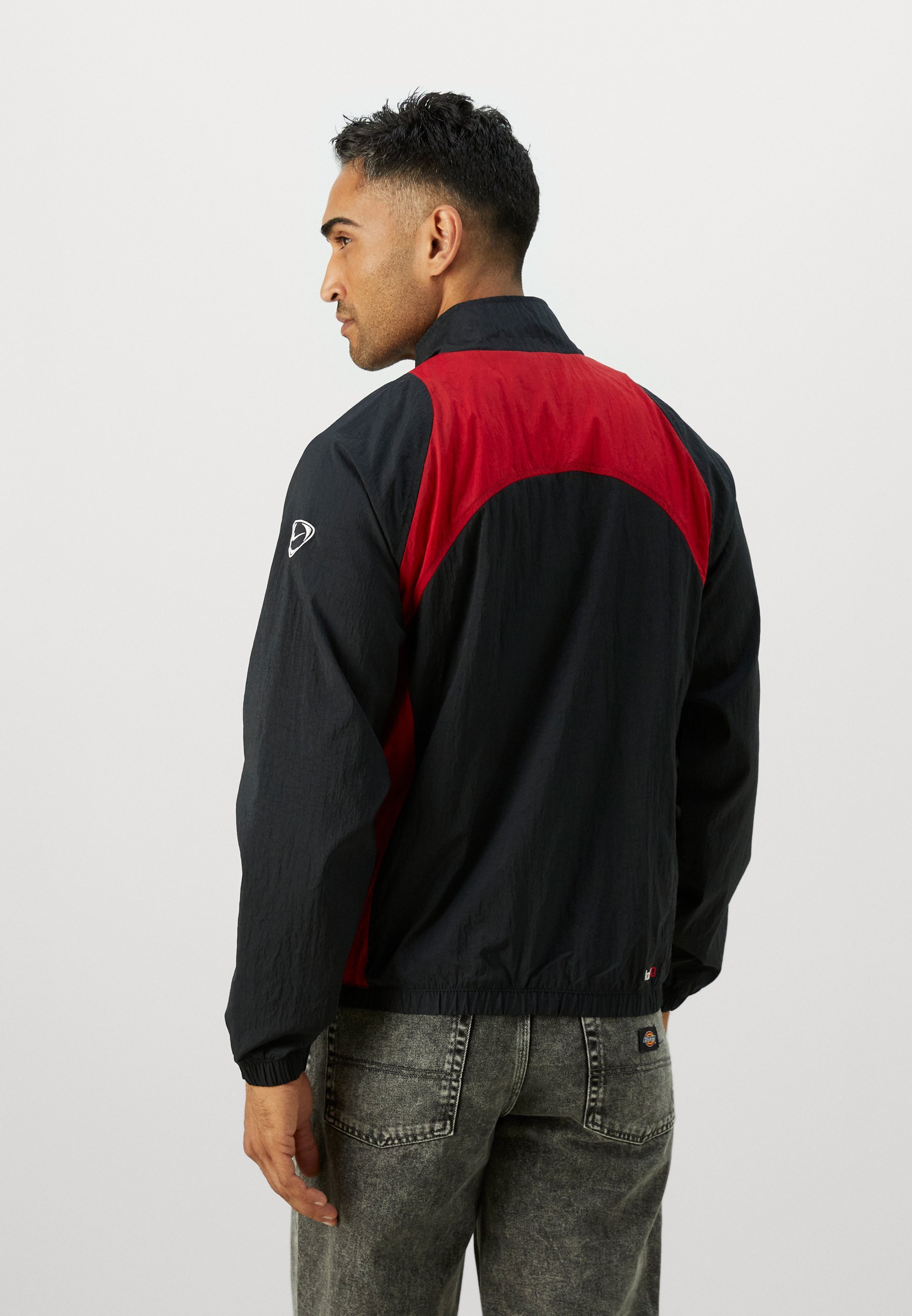 Veste Nike Performance TOTAL 90 - Veste d'entraînement - Noir/Rouge gym