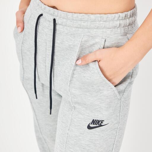  Nike Tech