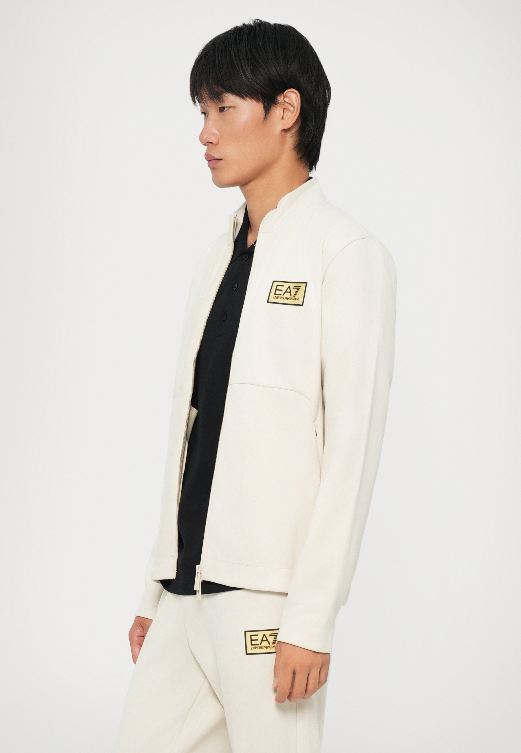 EA7 Emporio Armani TRAIN LABEL ALCANTARA - Lukuga dressipluus - vihmane päev