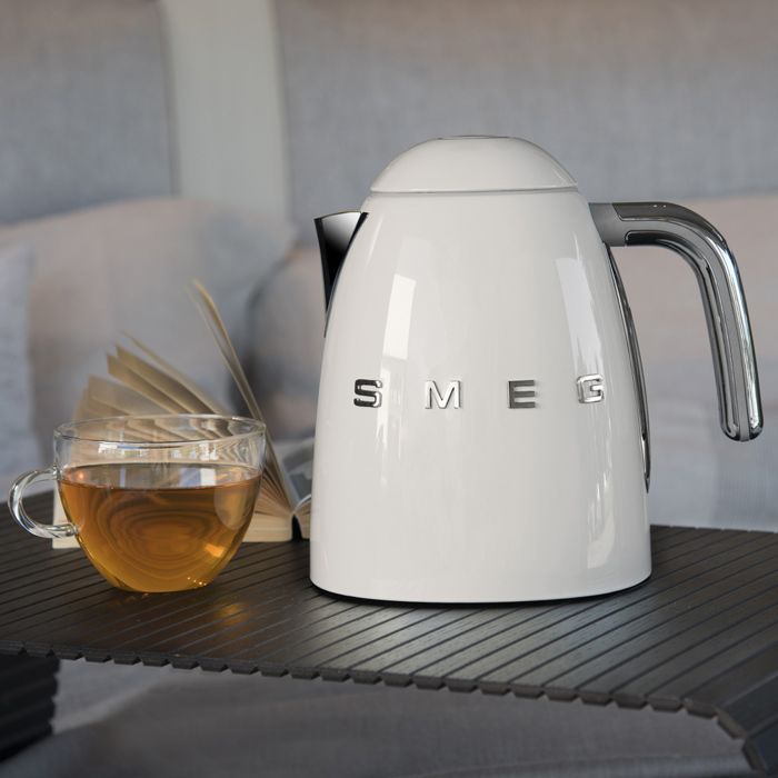 Chaleira elétrica - Smeg - KLF04CREU - 1,7 litros - 2400 watts - Creme
