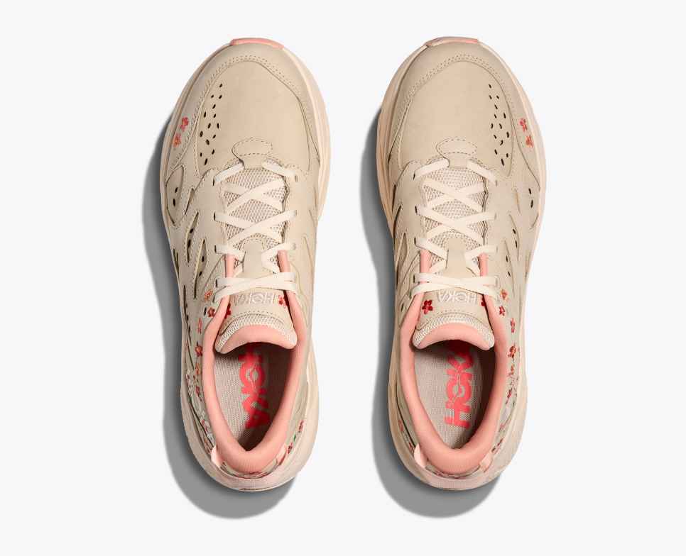 HOKA Vibrant Bloom Clifton L Vanille / Droge klei