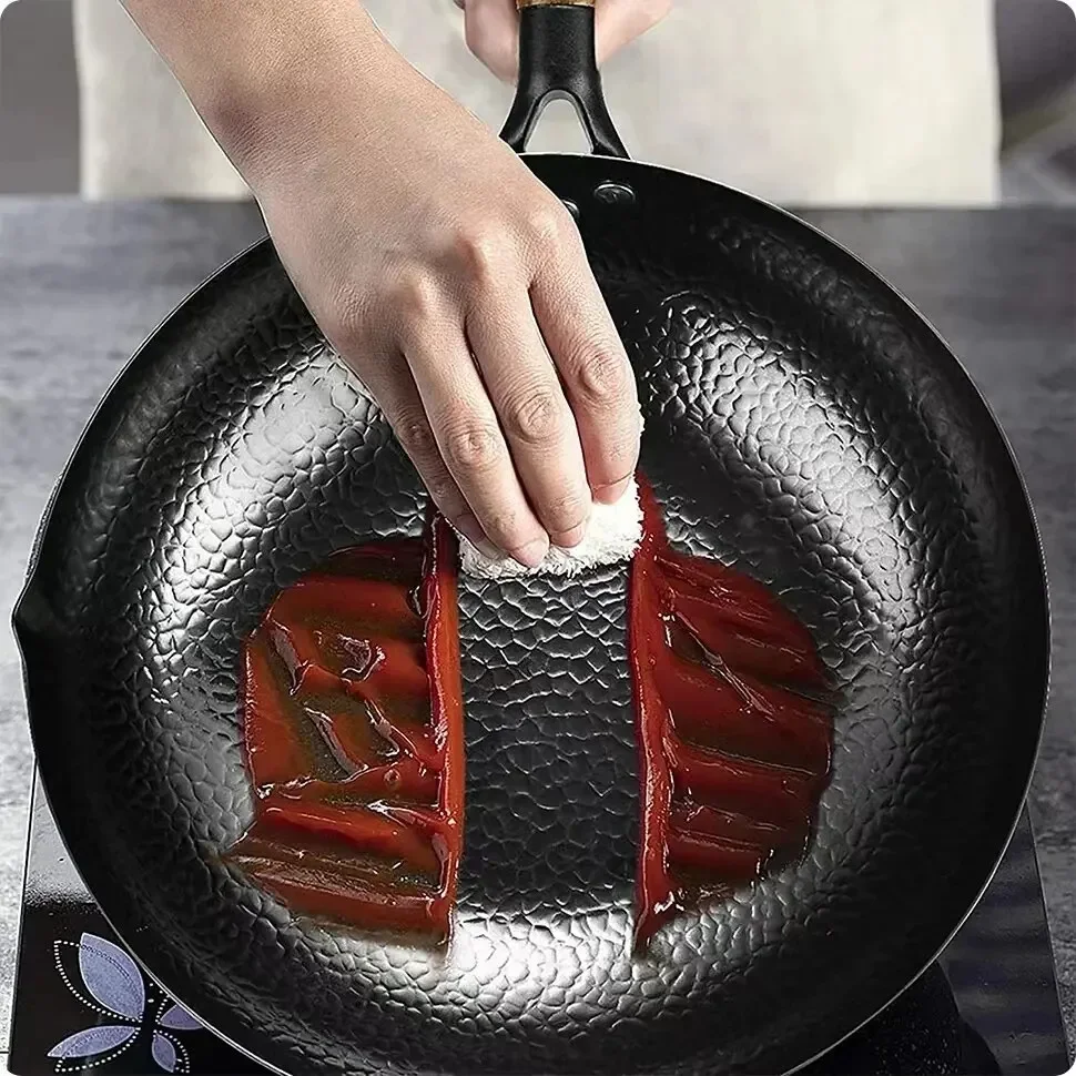 Poêle en fonte non revêtue, wok traditionnel en acier au carbone de 28 cm (11 pouces), compatible avec les plaques à gaz et à induction, Universa Kitchen Cookwar, poêle antiadhésive