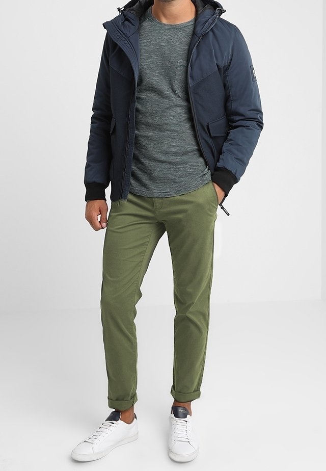 Pier One Chino's - donkergroen