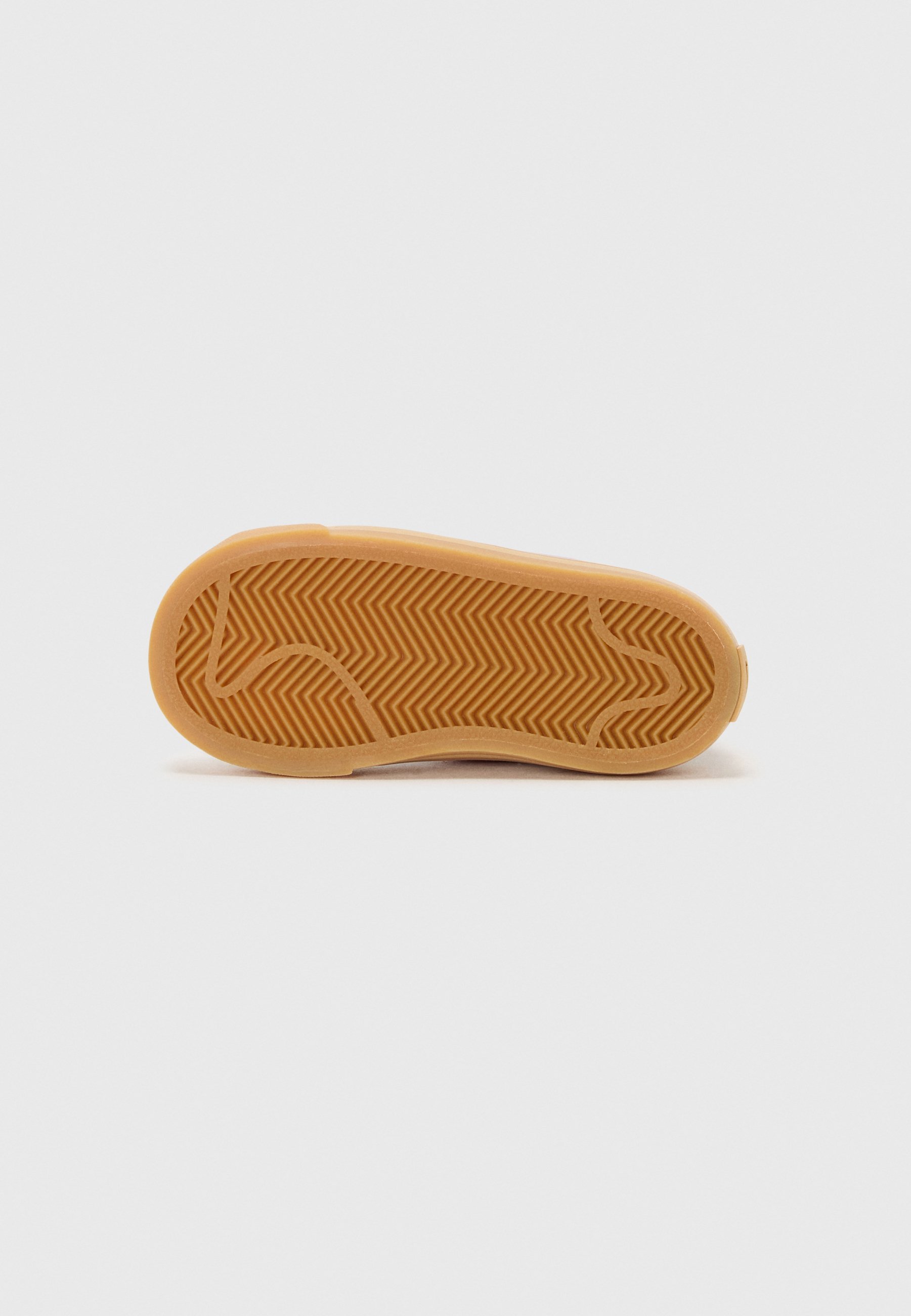 Nike Sportswear COURT LEGACY - Sneakers - wit/teamrood/gumgeel