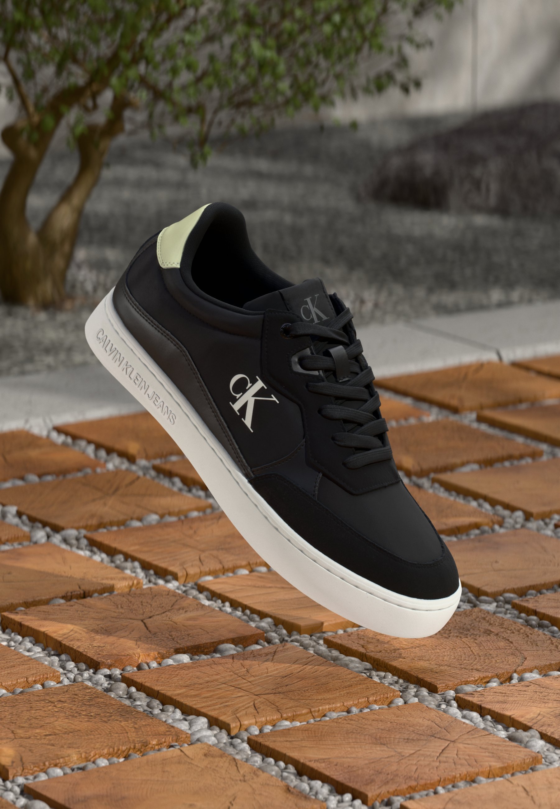 Calvin Klein Jeans CLASSIC CUPSOLE - Sneakers - nero/bianco giada/verde lime
