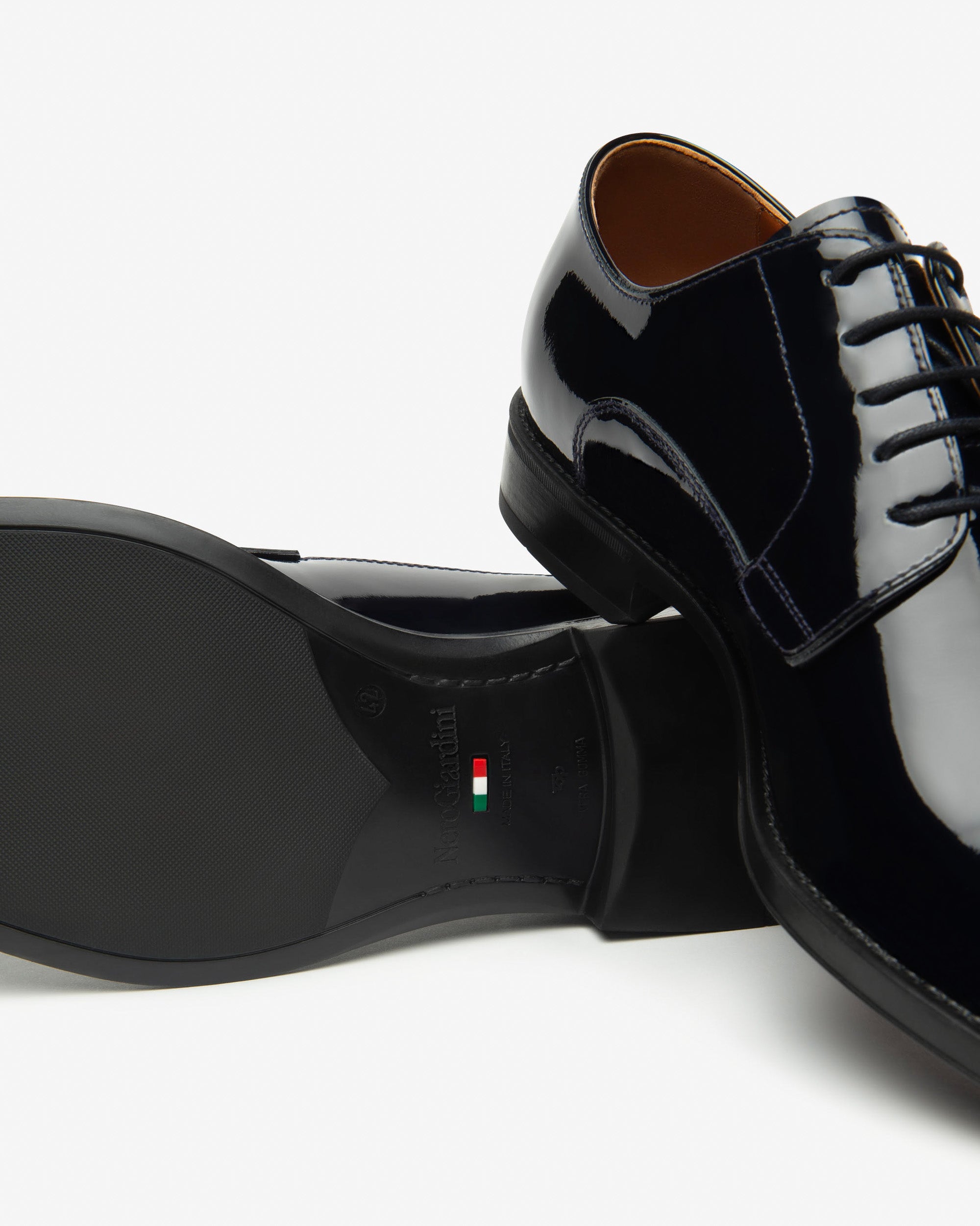 Herren-Schnürschuhe aus Lackleder