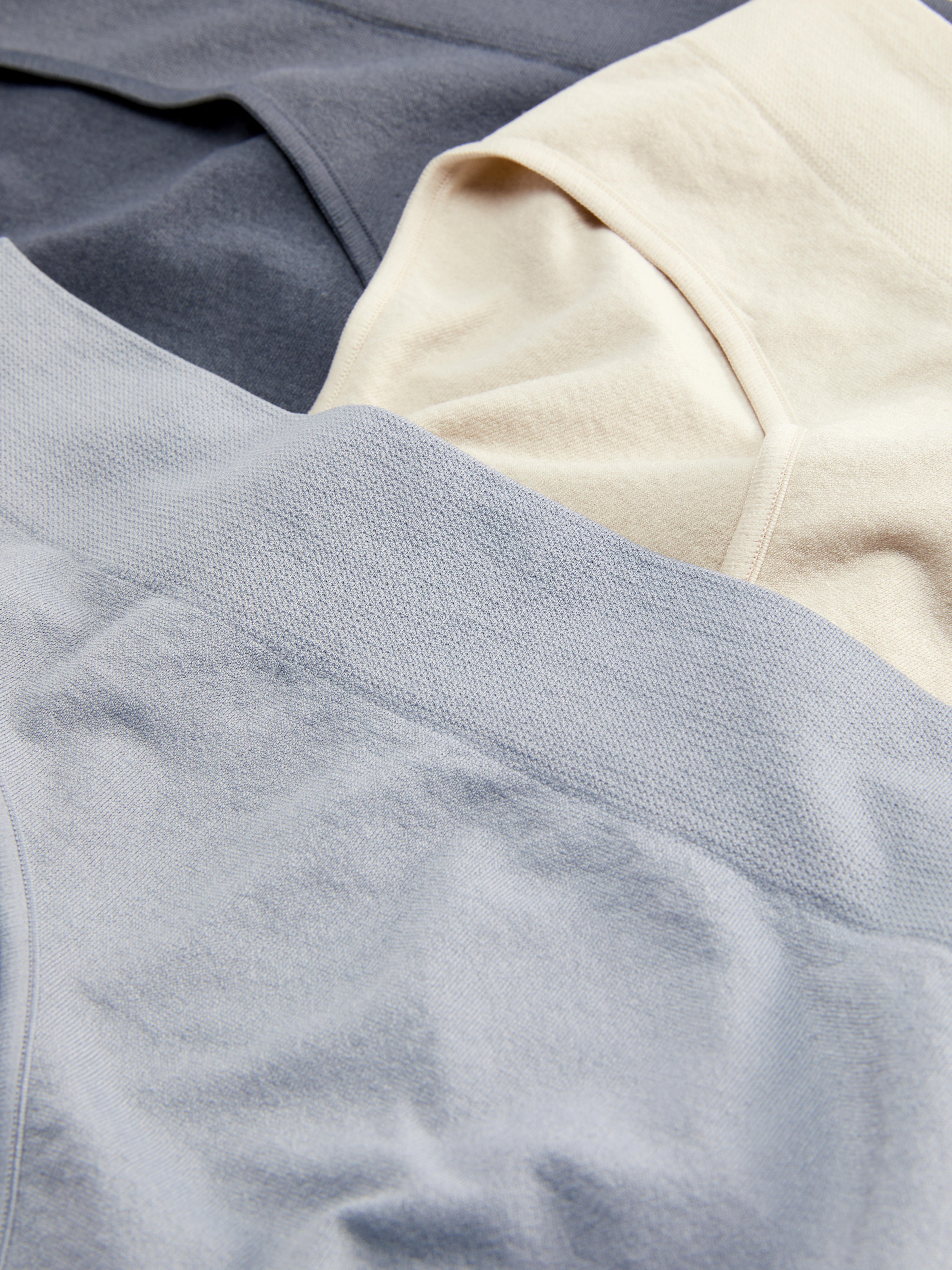 Nahtlose Mini-Slips mit Rippstrick, 3er-Set Komfort steht bei diesem Set aus drei nahtlosen, gerippten Mini-Slips an erster Stelle.