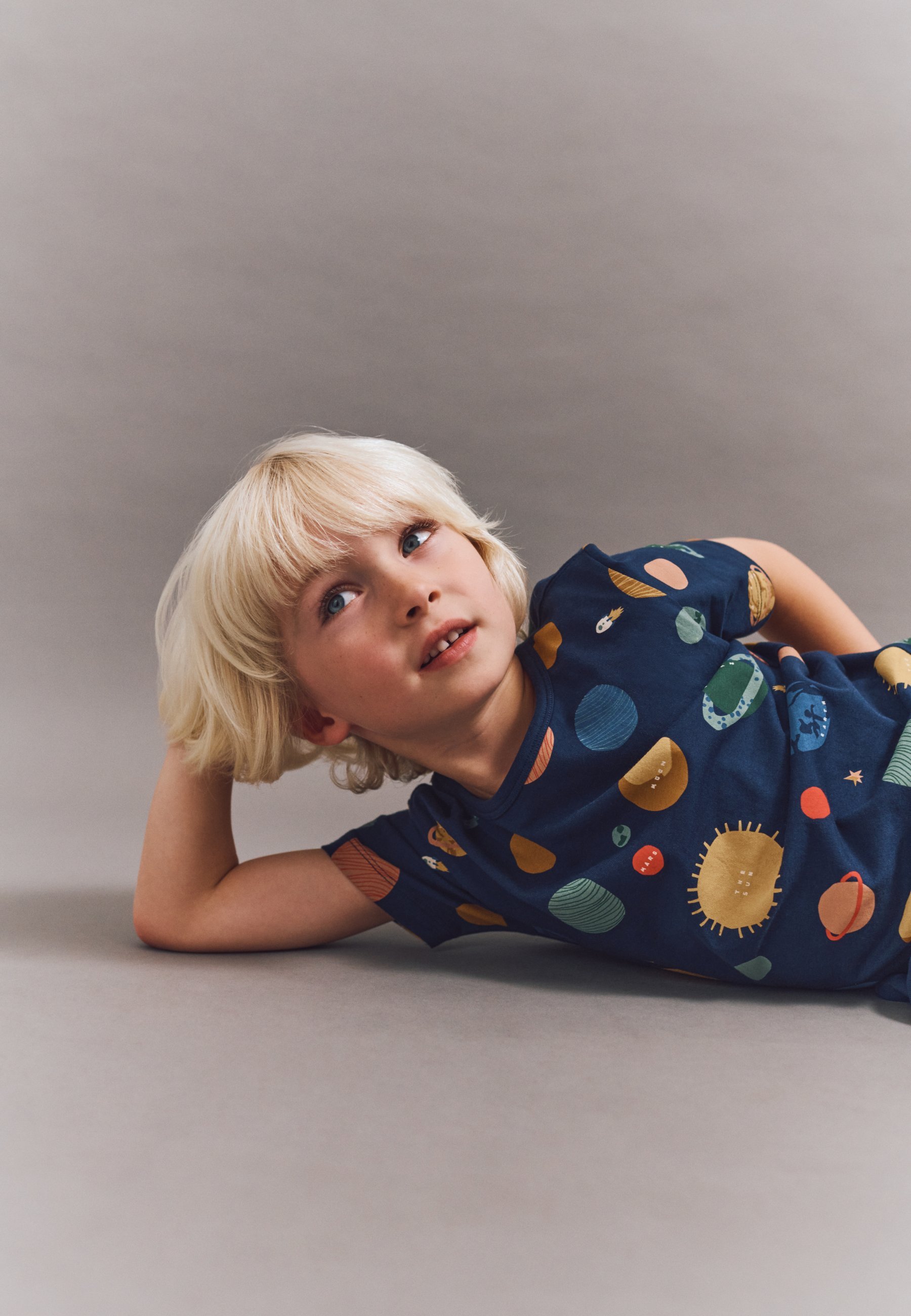 Liewood APIA bedrukt T-shirt met korte mouwen, unisex - Print T-shirt - universe/klassiek marineblauw