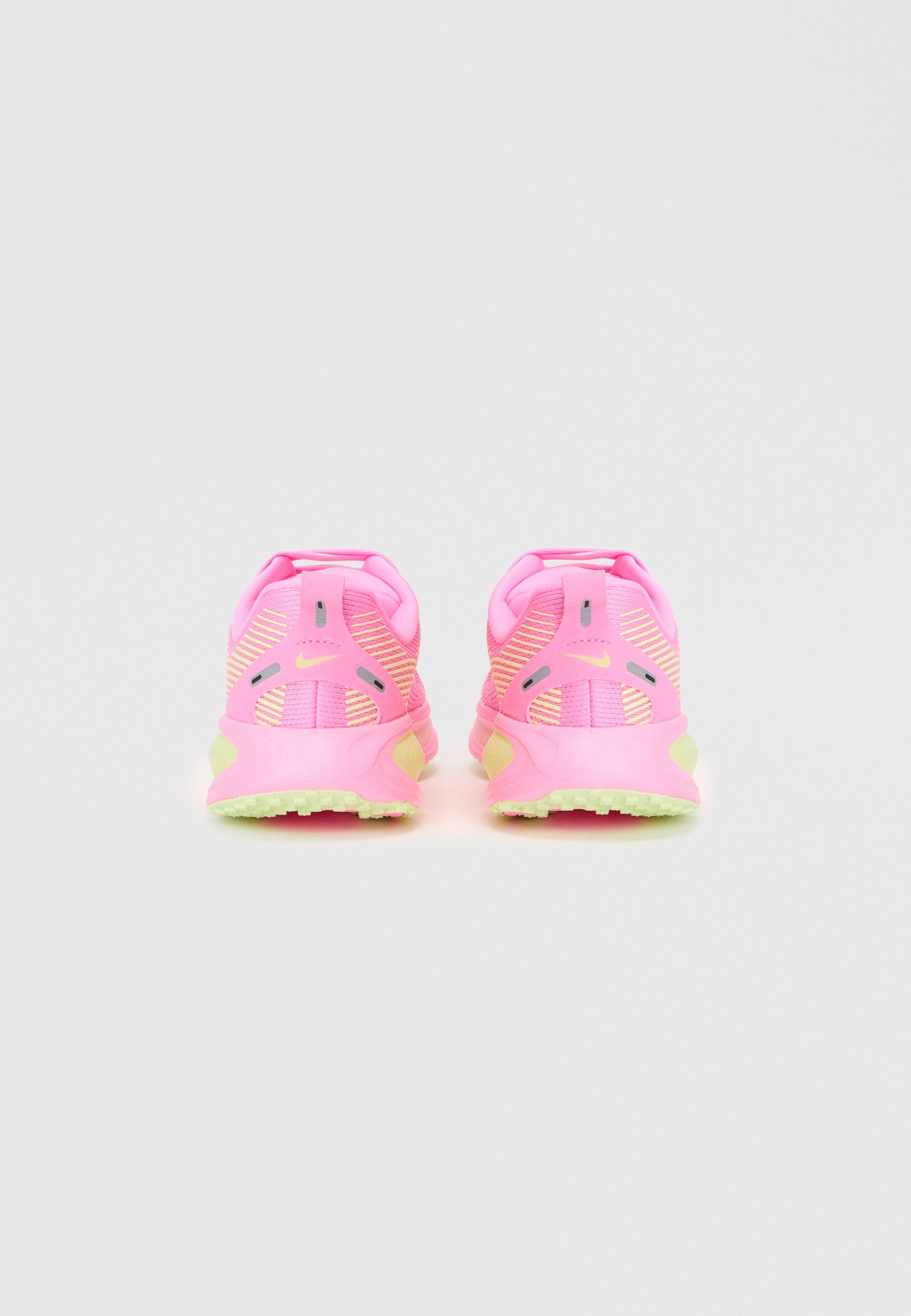 Nike Performance VOMERO 18 UNISEX - Hardloopschoenen voor op de weg - pink spell/barely volt/pink foam