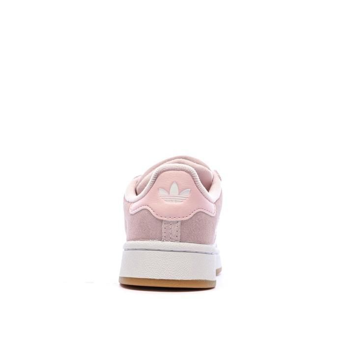Scarpe da ginnastica Adidas rosa per ragazze, da usare nel campus.