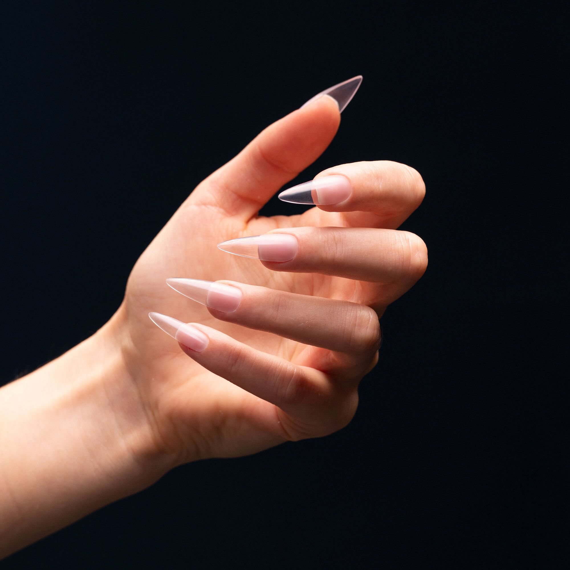 Tipy na celoplošné krytí laku na nehty Mani King Instant Nails