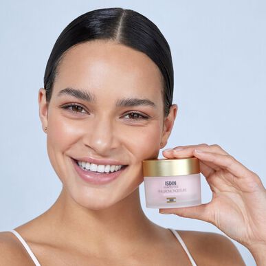 Isdinceutics Prevent Hyaluronic Moisture Cream Rauhoittava Kosteuttava Voide Herkälle Iholle 50 ml