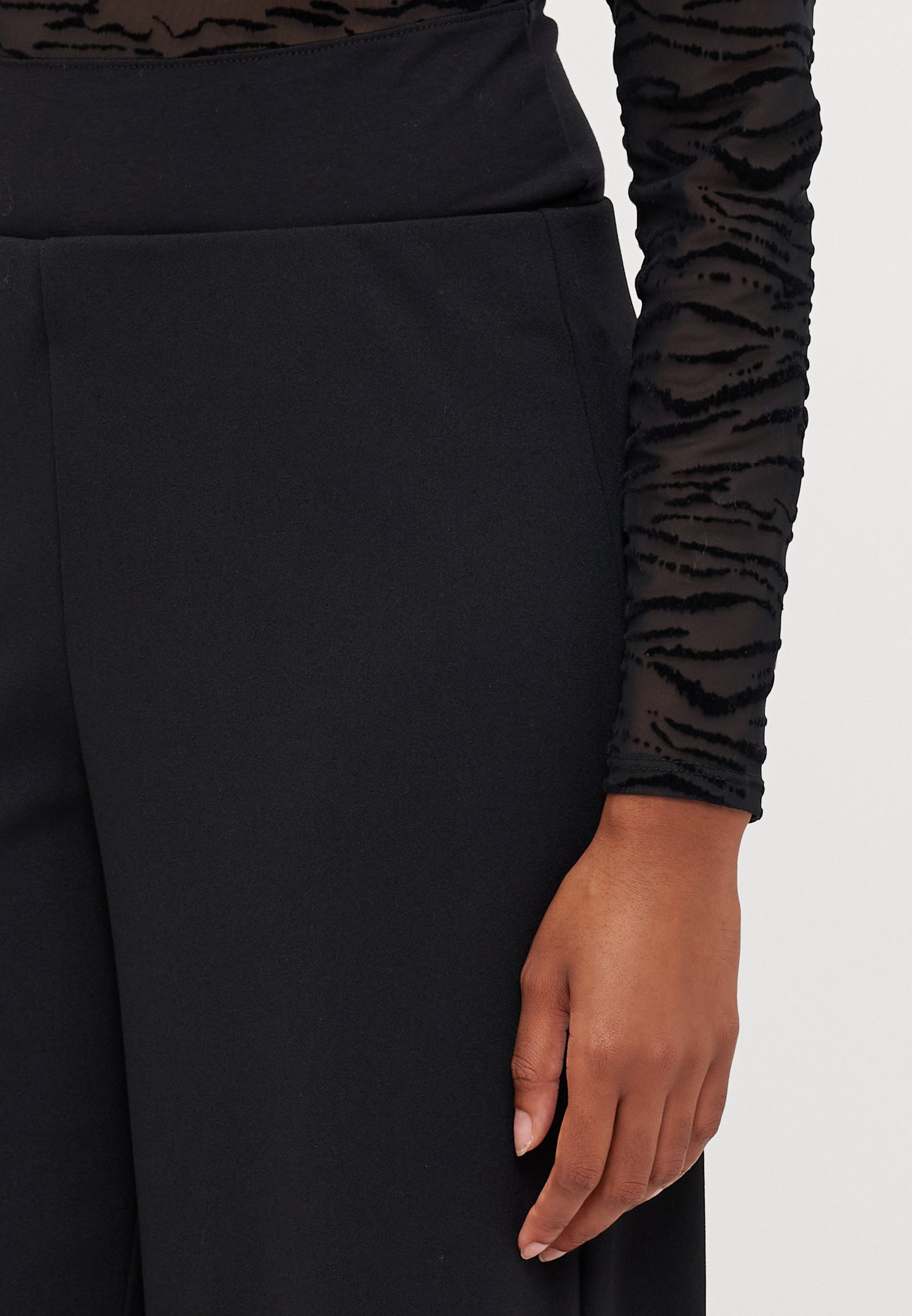 Vero Moda Petite VMBERLIN ZAMIRA WIDE - Broek - zwart