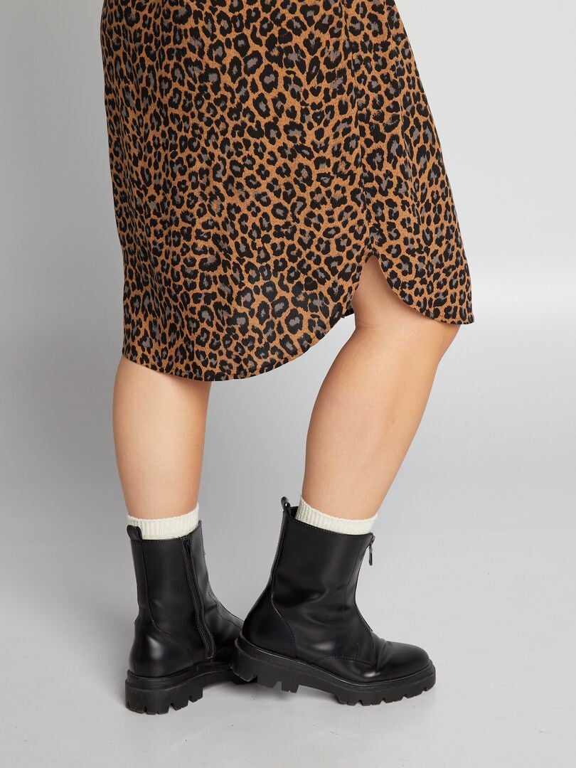 Vestido camisa com estampa de leopardo 'Only Carmakoma' - MARROM