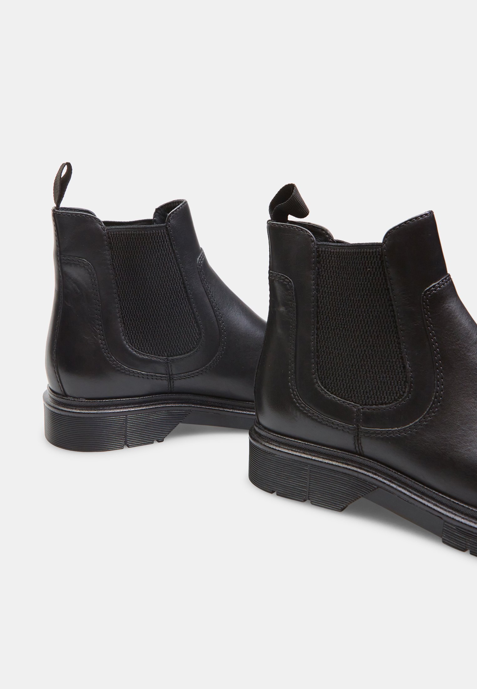 Klasické kotníkové boty Bata - černá