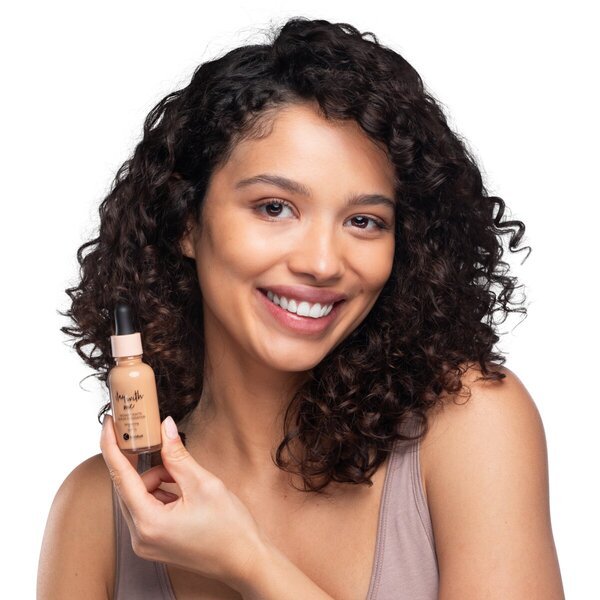 Kruidvat Stay With Me 025W Svetlo olivový žiarivý matný sérový make-up<br>30ml